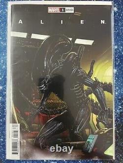 Aliens & alien comic lot 14 Books Marvel & Dark House Comics