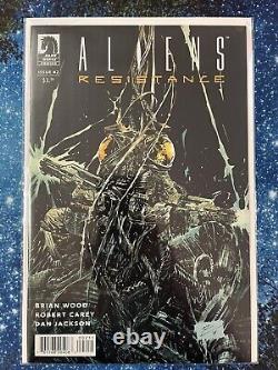 Aliens & alien comic lot 14 Books Marvel & Dark House Comics