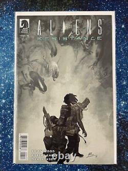 Aliens & alien comic lot 14 Books Marvel & Dark House Comics