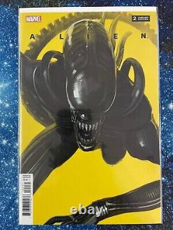 Aliens & alien comic lot 14 Books Marvel & Dark House Comics