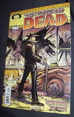 LOT #900 THE WALKING DEAD # 1 FIRST PRINT withcover date OCTOBER 2003 Image Comics