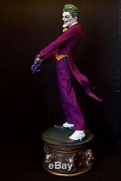 The Joker Sideshow Premium Format Figure 14 Statue Comic Classic DC Batman